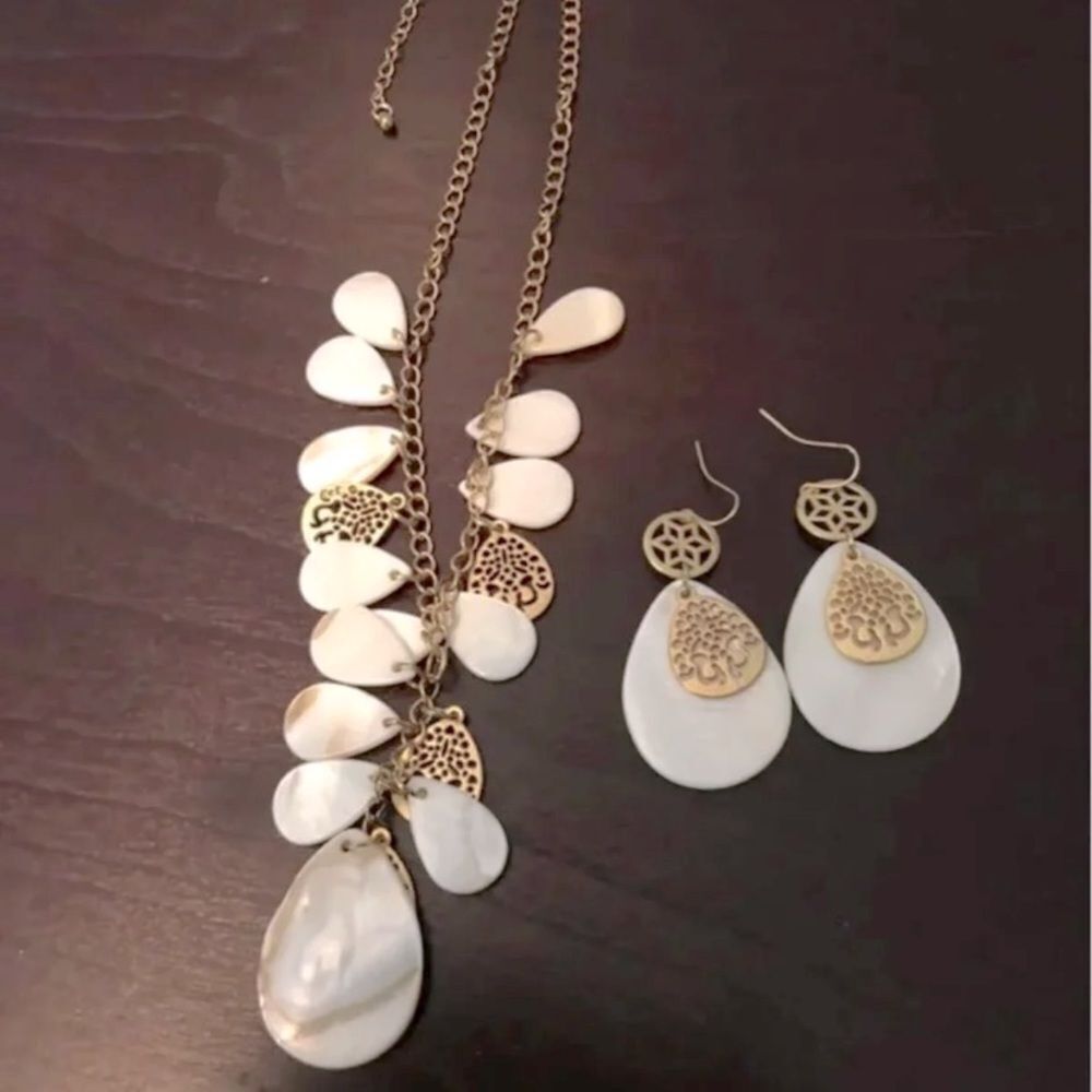 Pearl Necklace and‎ Earring Set